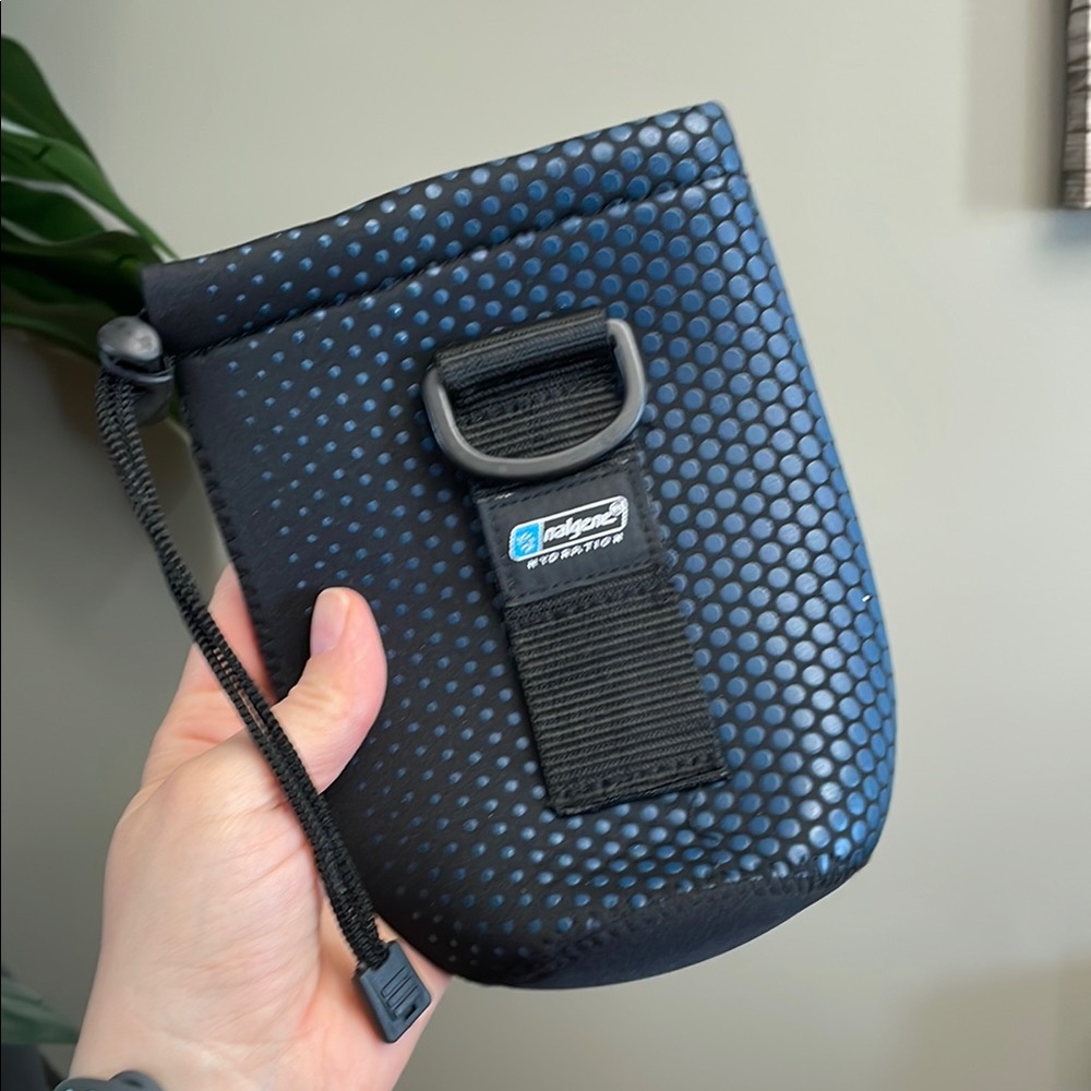 NEW Nalgene neoprene bottle sleeve, designed to fit 1L Nalgene bottles